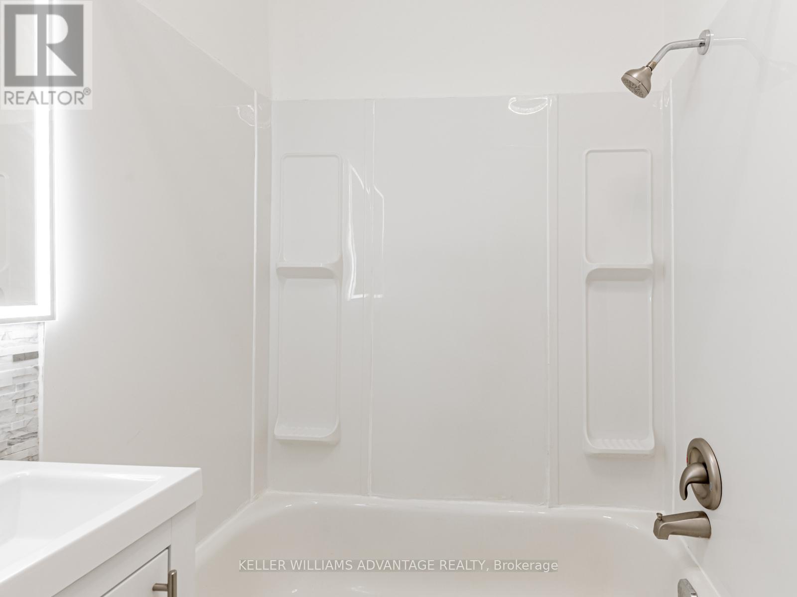 2nd Floor Unit 3 - 347 Walmer Road, Toronto, Ontario  M5R 2Y3 - Photo 18 - C12609512