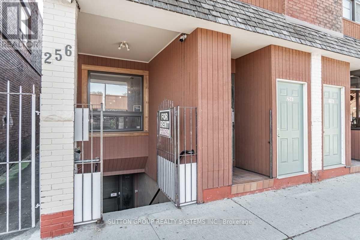 Main - 256 Lansdowne Avenue, Toronto (Dufferin Grove), Ontario  M6H 3X9 - Photo 3 - C12609556