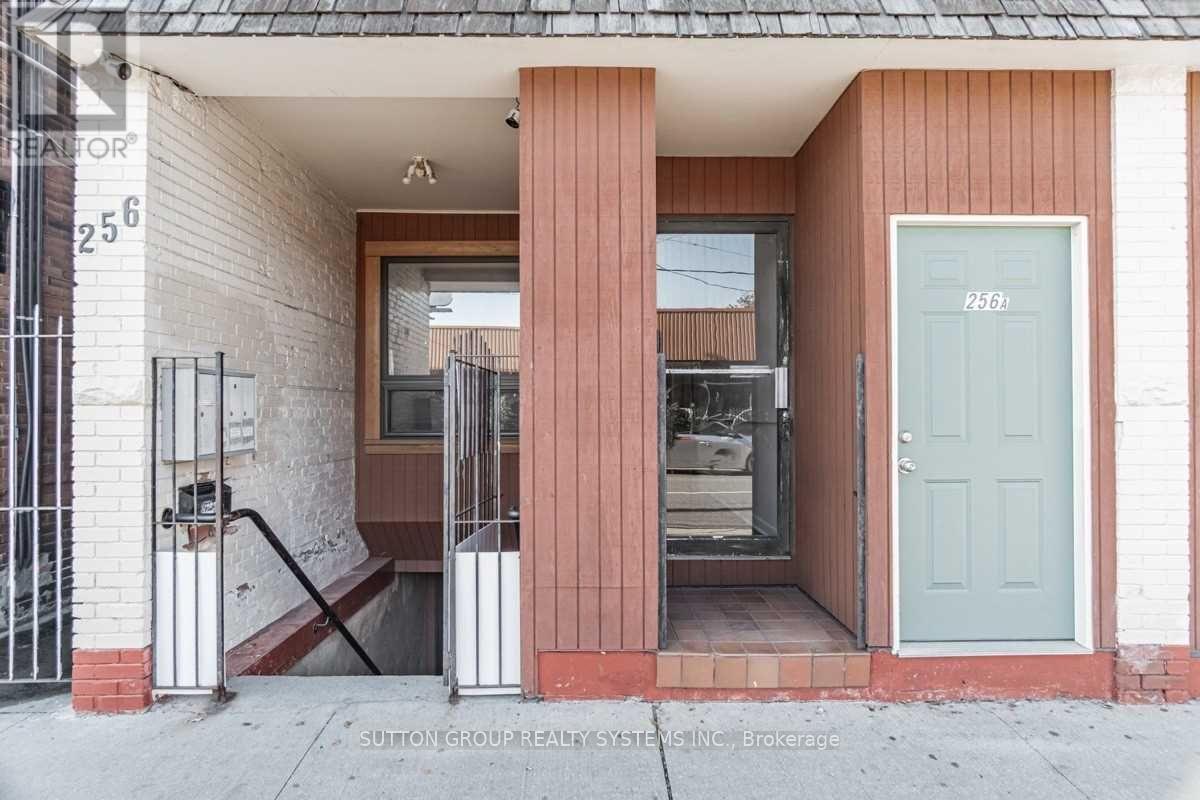 Main - 256 Lansdowne Avenue, Toronto (Dufferin Grove), Ontario  M6H 3X9 - Photo 4 - C12609556