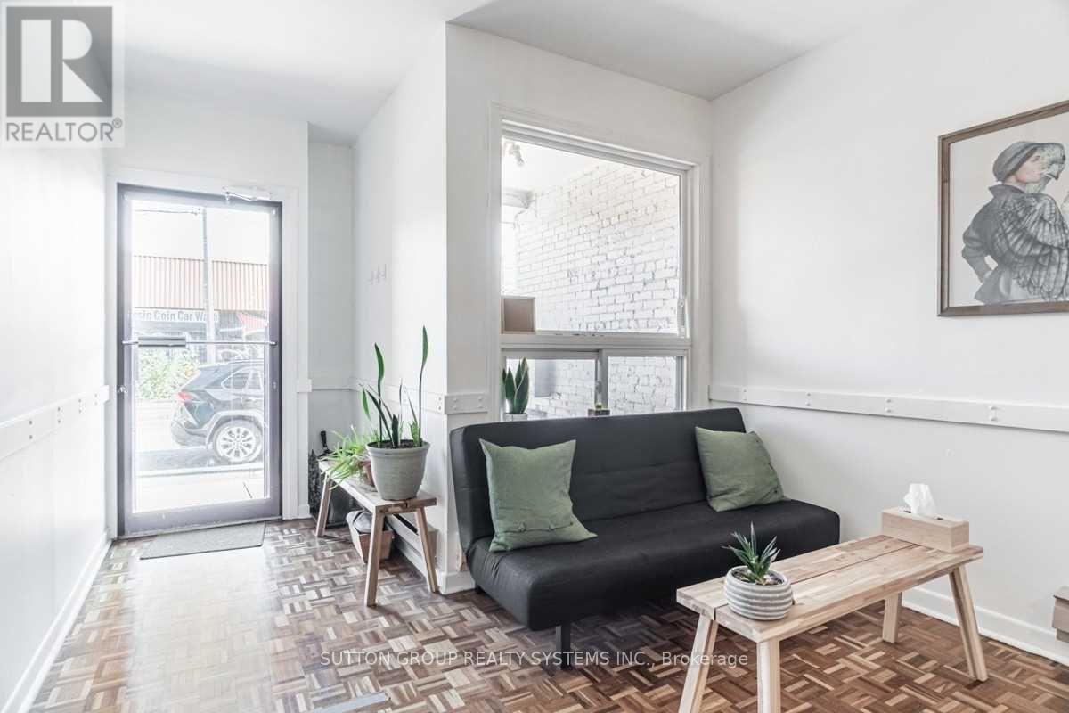 Main - 256 Lansdowne Avenue, Toronto (Dufferin Grove), Ontario  M6H 3X9 - Photo 6 - C12609556