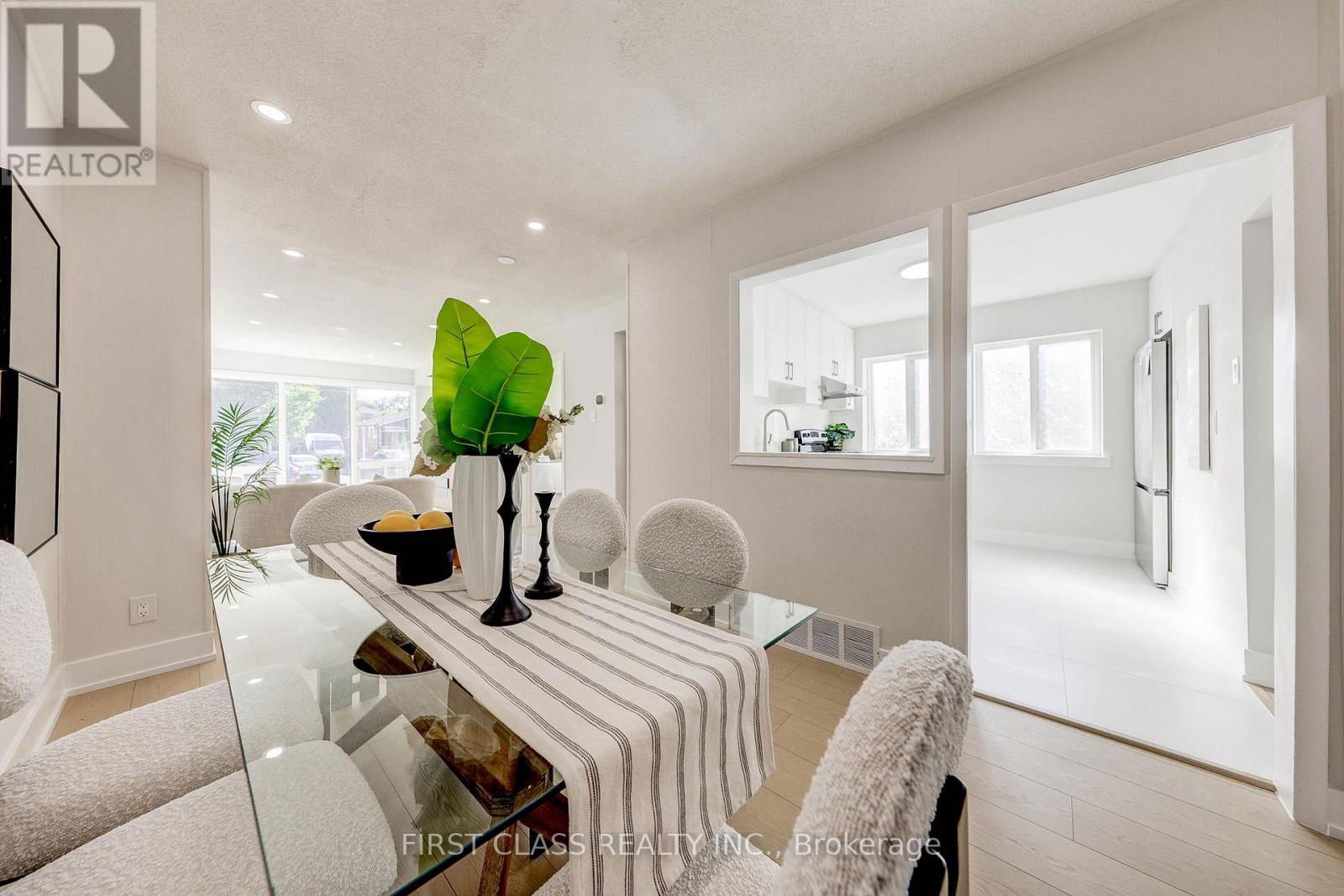 214 Linden Avenue, Toronto, Ontario  M1K 3H8 - Photo 8 - E12609438