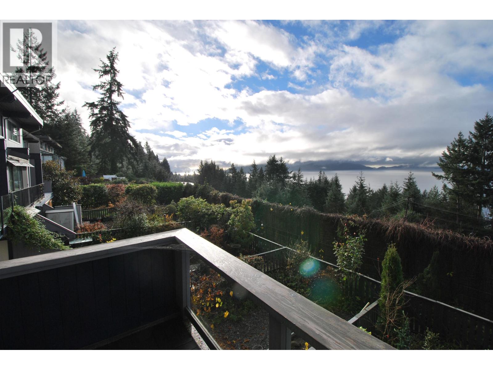 410 CROSSCREEK ROAD, Lions Bay, British Columbia