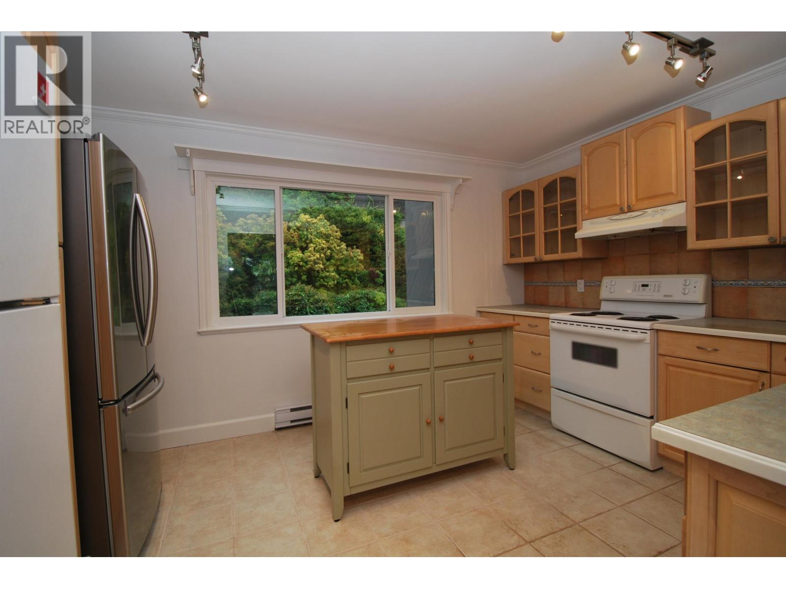 410 Crosscreek Road, Lions Bay, British Columbia V0N 2E0 - Photo 12 - R3072506