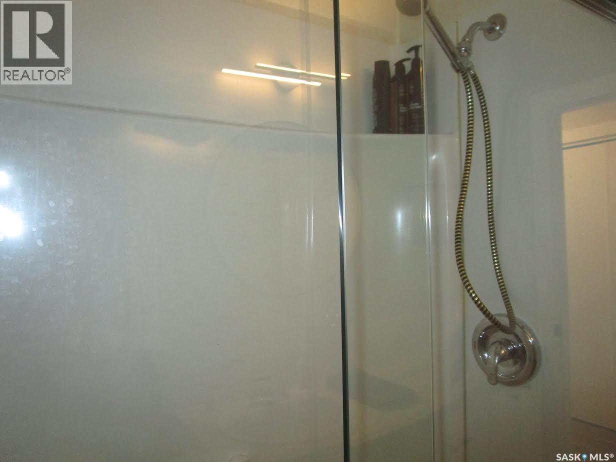 249 6th Avenue E, Gravelbourg, Saskatchewan  S0H 1X0 - Photo 13 - SK025287