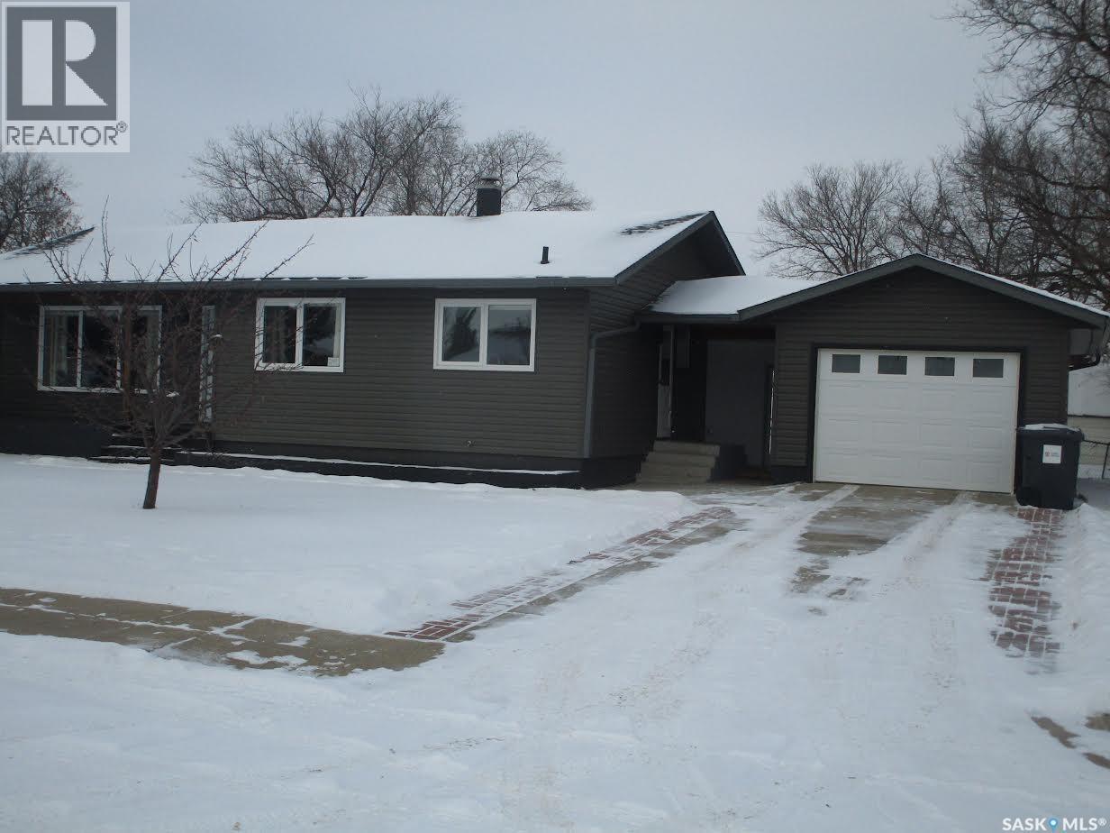 249 6th Avenue E, Gravelbourg, Saskatchewan  S0H 1X0 - Photo 2 - SK025287