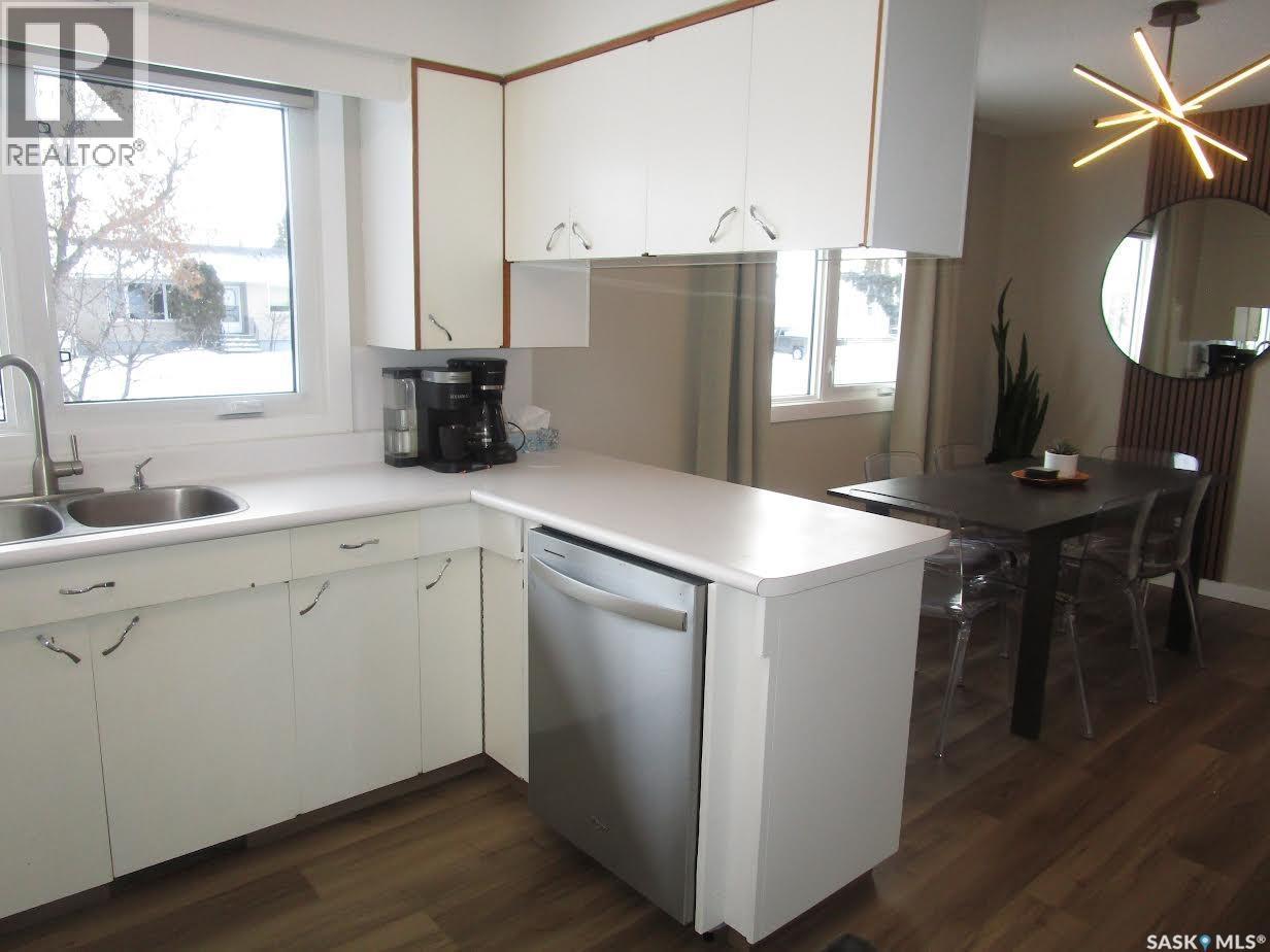 249 6th Avenue E, Gravelbourg, Saskatchewan  S0H 1X0 - Photo 8 - SK025287