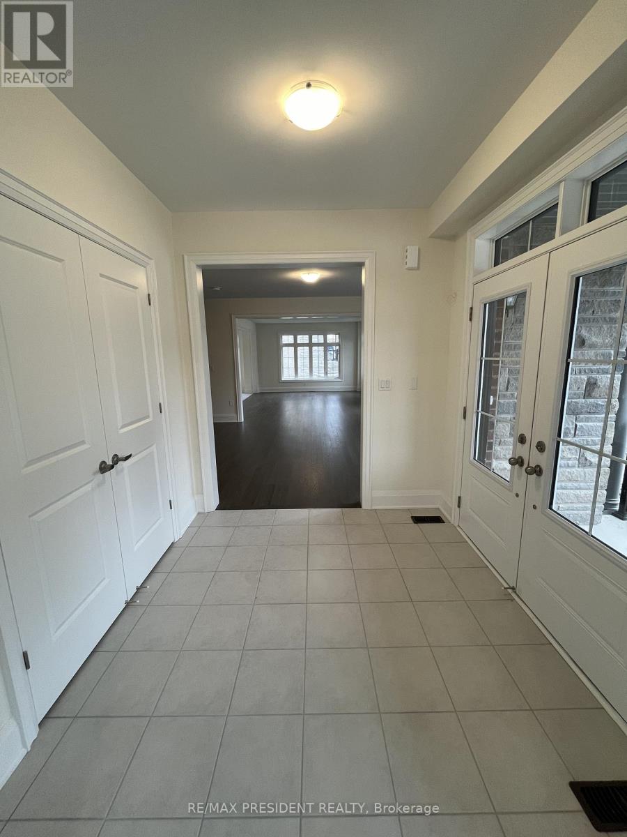 130 Wraggs Road, Bradford West Gwillimbury, Ontario  L3Z 4N2 - Photo 5 - N12609428