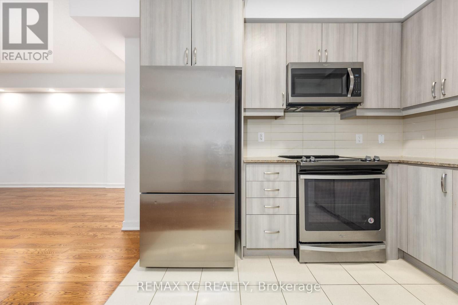 201 - 9191 Yonge Street, Richmond Hill, Ontario L4C 1E2 - Photo 4 - N12609436