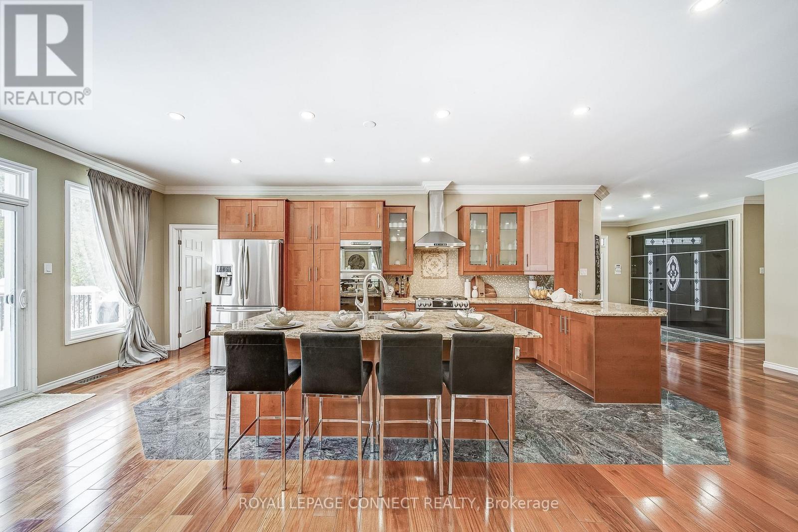 46 Alexander Boulevard, Georgina, Ontario  L0E 1L0 - Photo 11 - N12609470