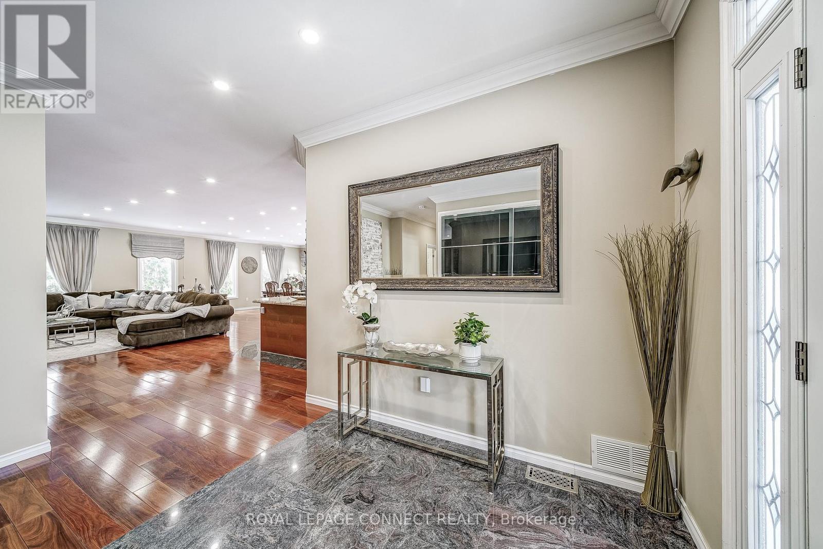 46 Alexander Boulevard, Georgina, Ontario  L0E 1L0 - Photo 6 - N12609470