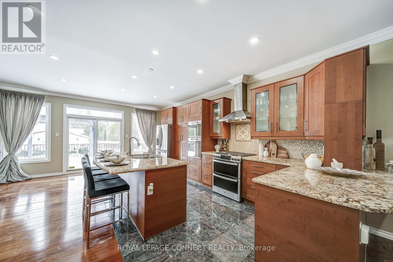 46 Alexander Boulevard, Georgina, Ontario  L0E 1L0 - Photo 9 - N12609470