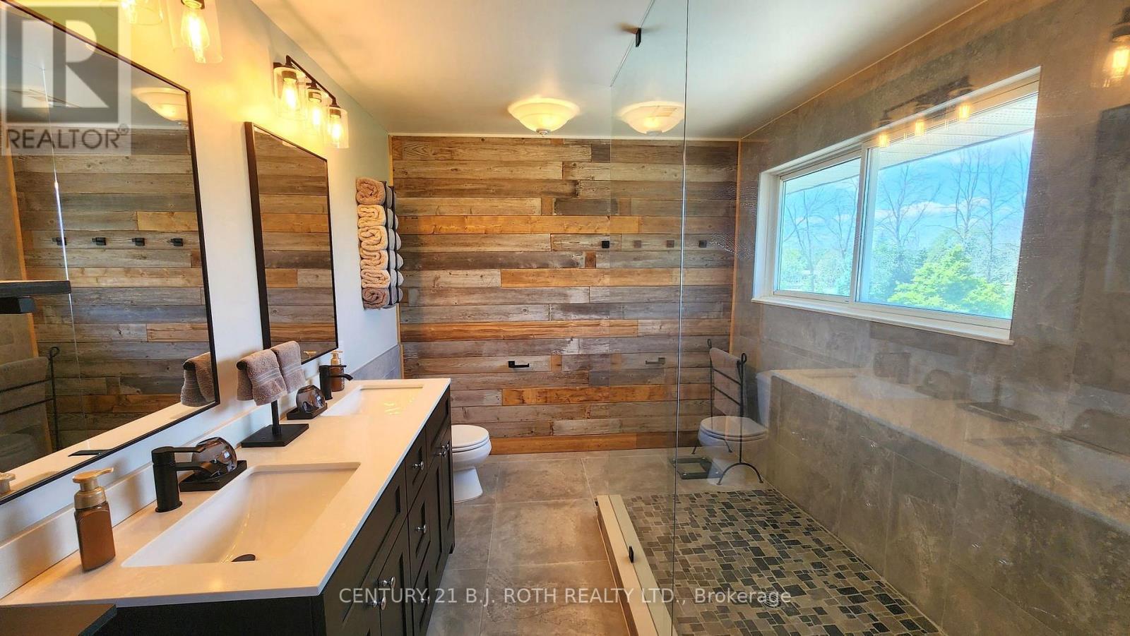 1252 Shore Acres Drive, Innisfil, Ontario  L0L 1R0 - Photo 22 - N12609550