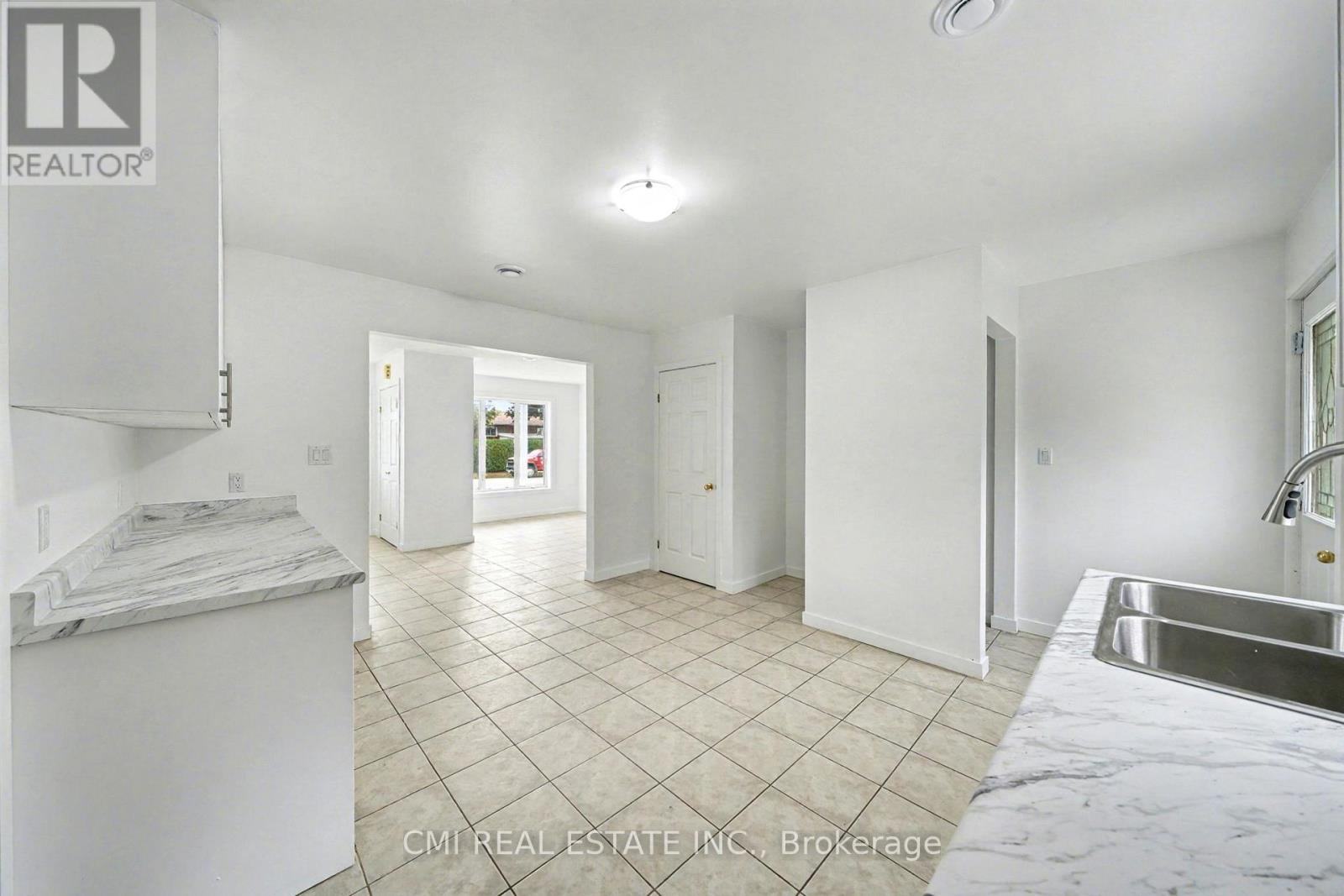 484 7th Avenue, Tay, Ontario  L0K 1R0 - Photo 16 - S12609520