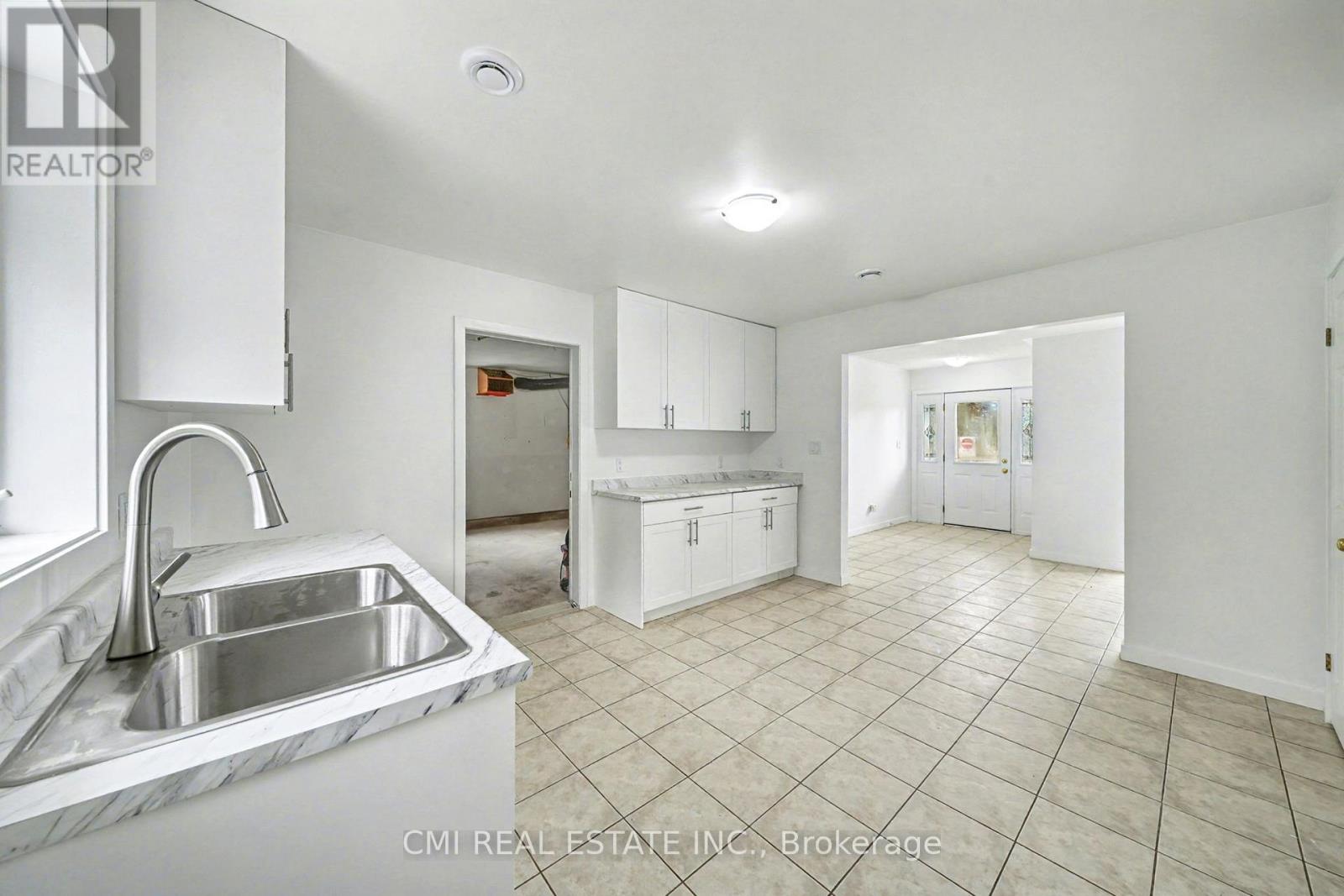 484 7th Avenue, Tay, Ontario  L0K 1R0 - Photo 18 - S12609520