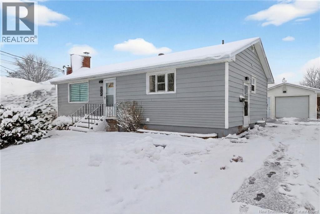 222 Whitney Avenue, Moncton, New Brunswick  E1C 8E2 - Photo 1 - NB131047