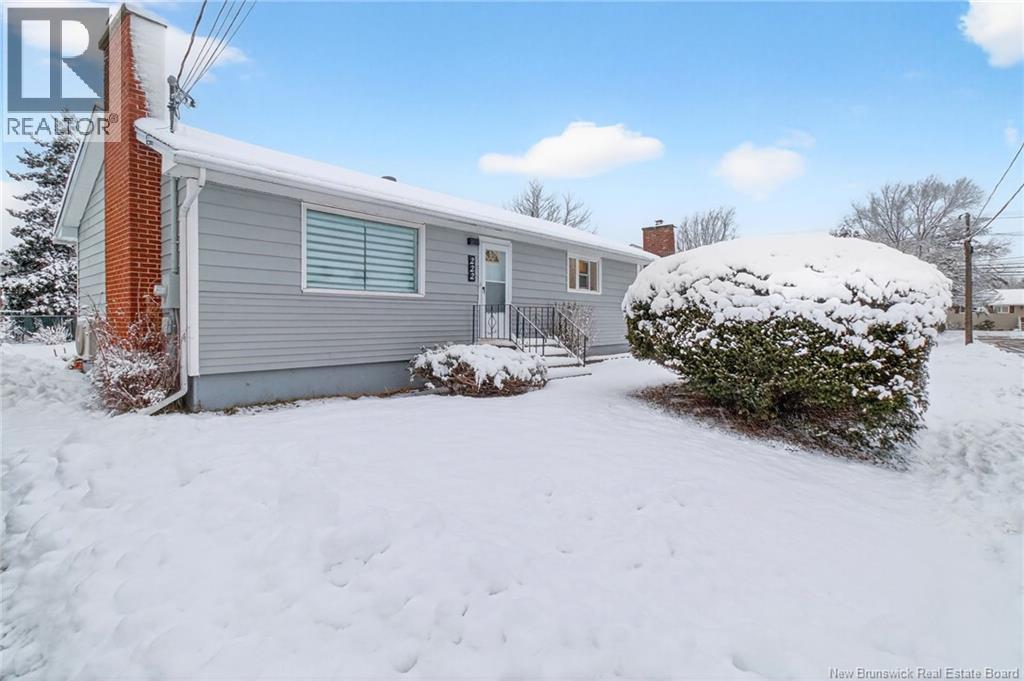 222 Whitney Avenue, Moncton, New Brunswick  E1C 8E2 - Photo 2 - NB131047