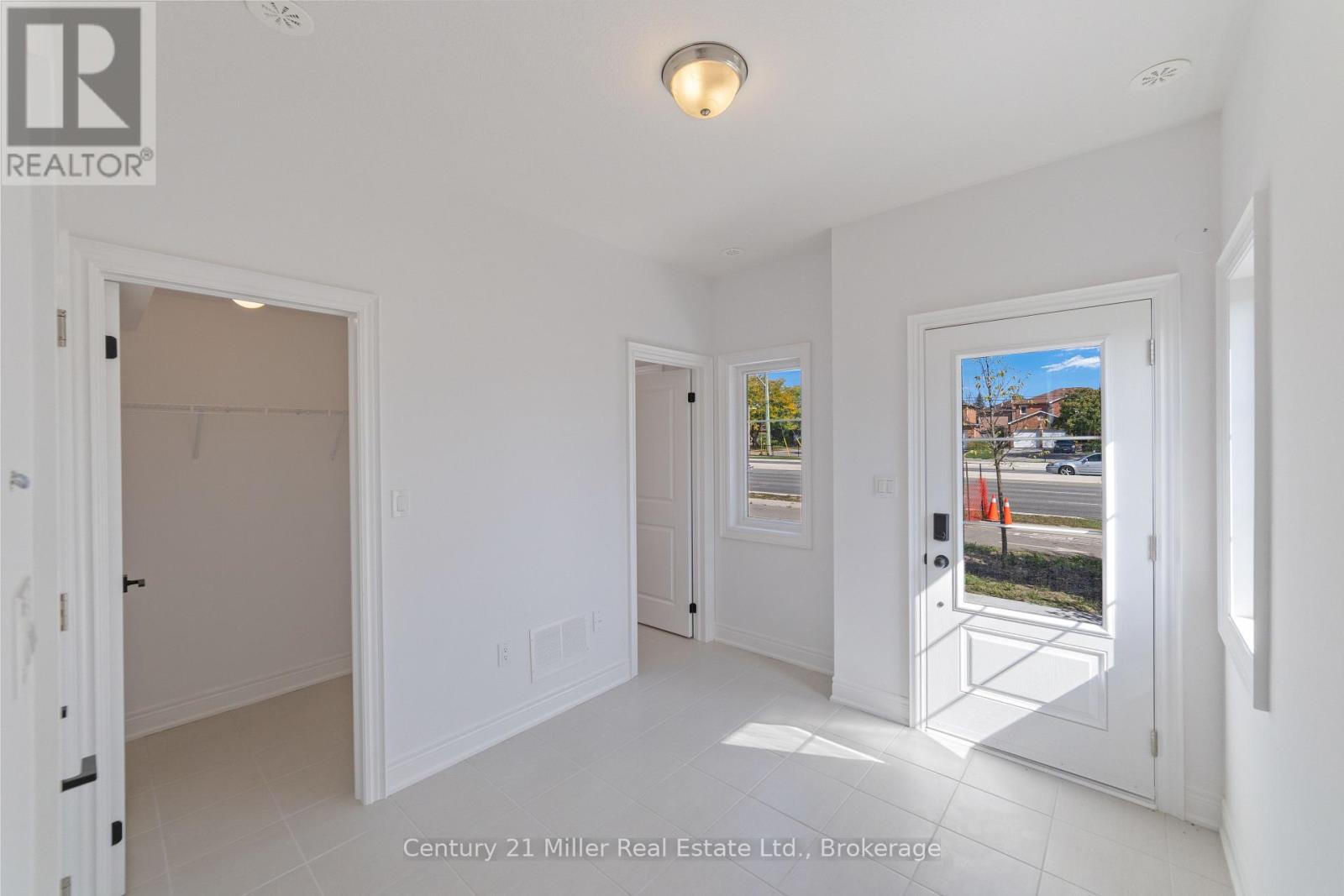 42 - 2140 Trafalgar Road, Oakville (Ro River Oaks), Ontario  L6H 8A5 - Photo 2 - W12609684