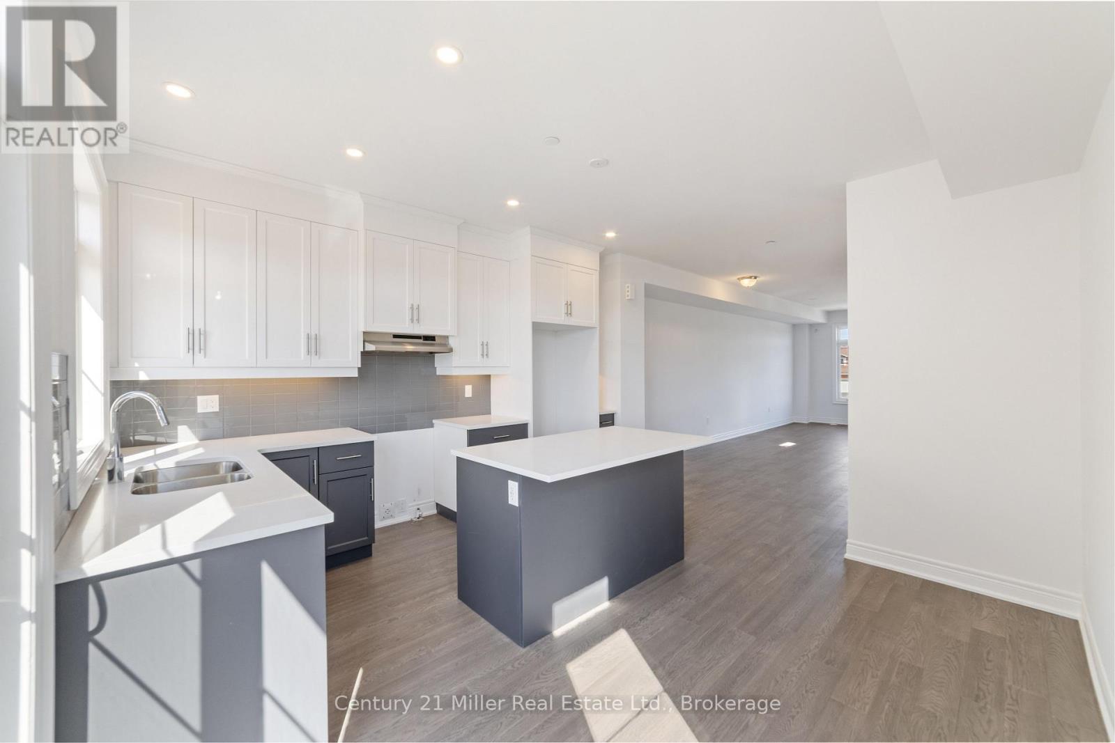 42 - 2140 Trafalgar Road, Oakville (Ro River Oaks), Ontario  L6H 8A5 - Photo 7 - W12609684