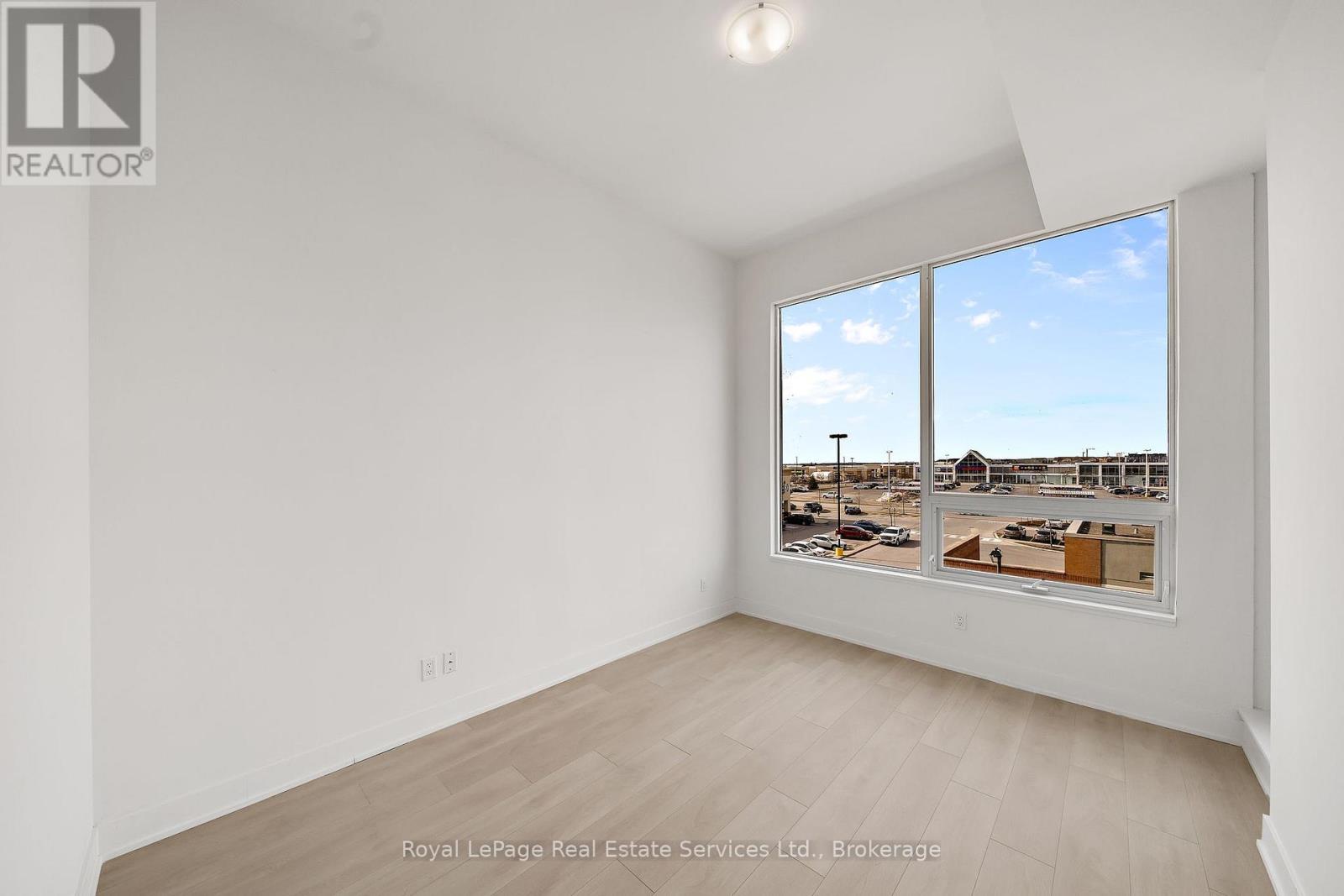 370 - 2481 Taunton Road, Oakville (Ro River Oaks), Ontario  L6H 3R7 - Photo 5 - W12609730