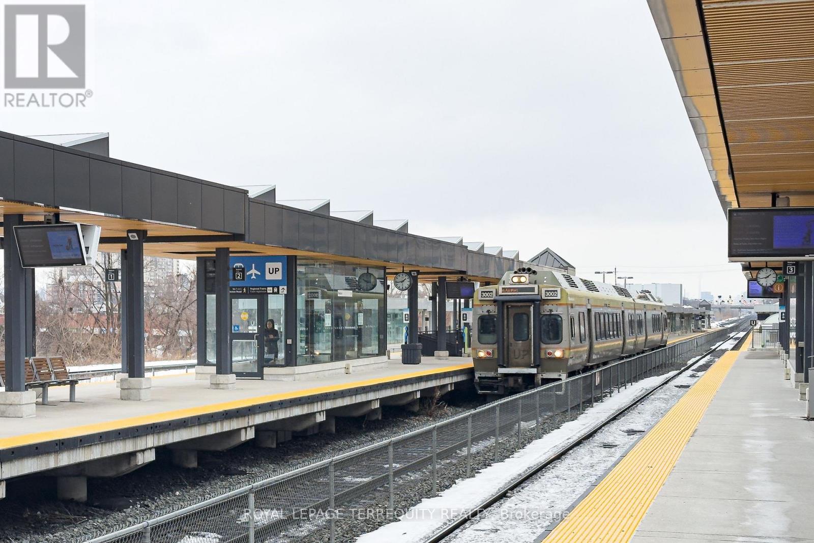 Main Floor - 39 South Station Street, Toronto, Ontario M9N 2B2 - Photo 8 - W12609382