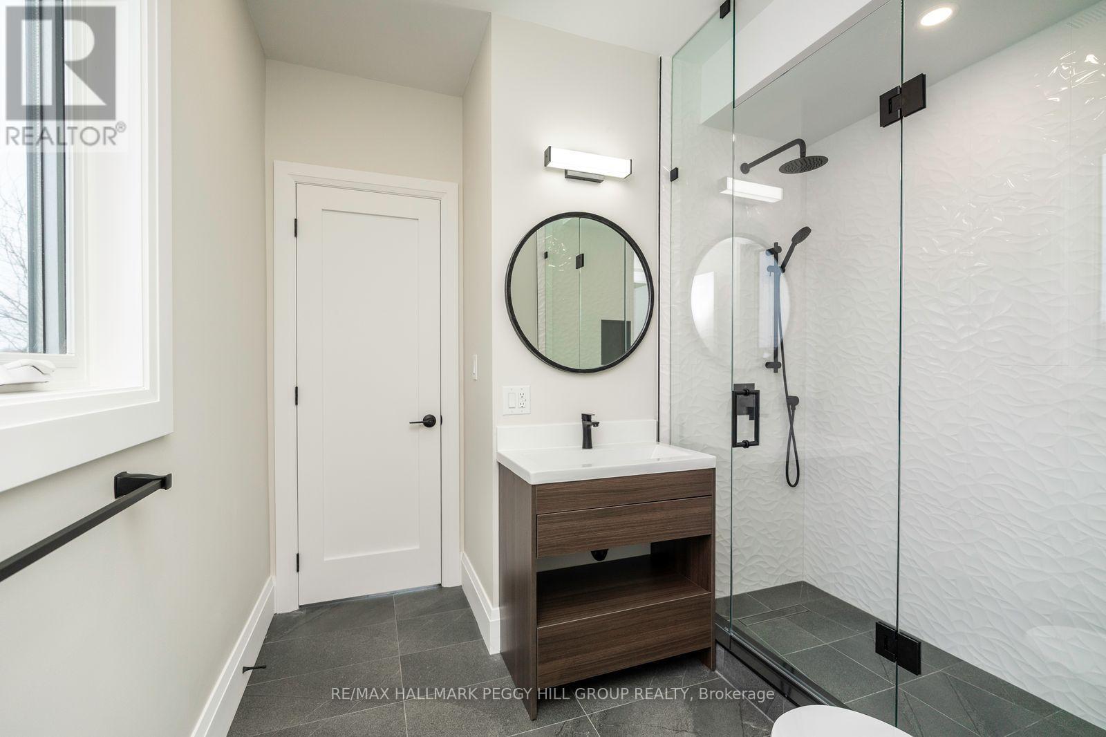 18 Bellman Avenue, Toronto (Alderwood), Ontario  M8W 4A3 - Photo 13 - W12609458