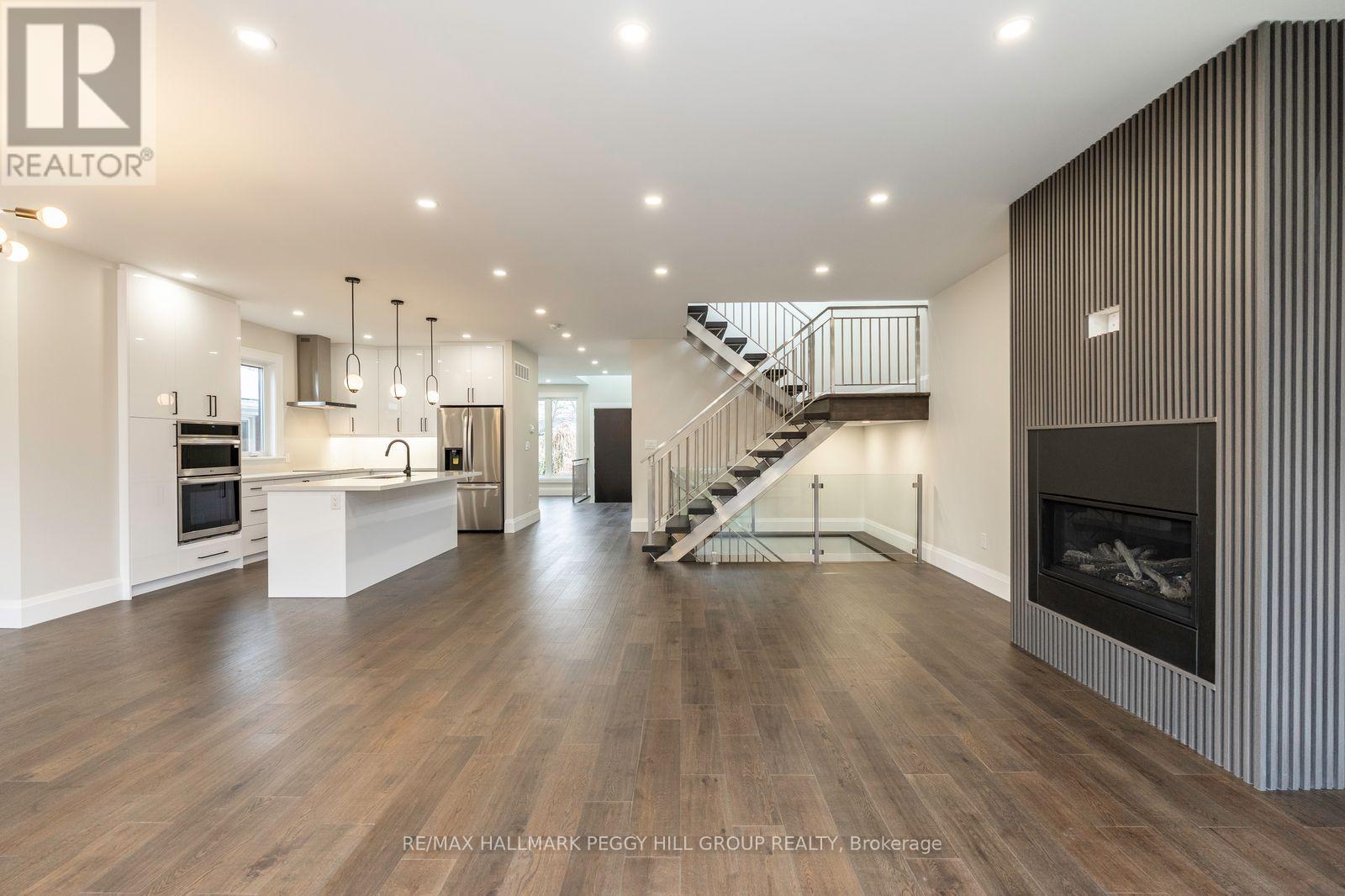 18 Bellman Avenue, Toronto (Alderwood), Ontario  M8W 4A3 - Photo 3 - W12609458