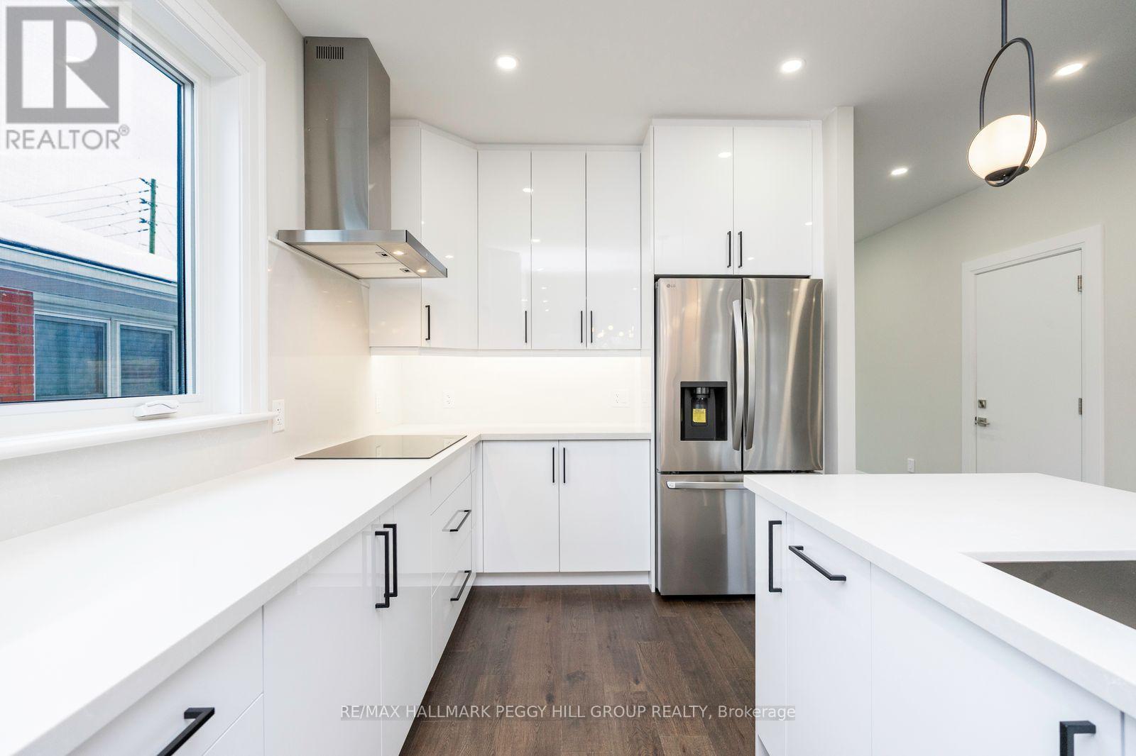 18 Bellman Avenue, Toronto (Alderwood), Ontario  M8W 4A3 - Photo 5 - W12609458