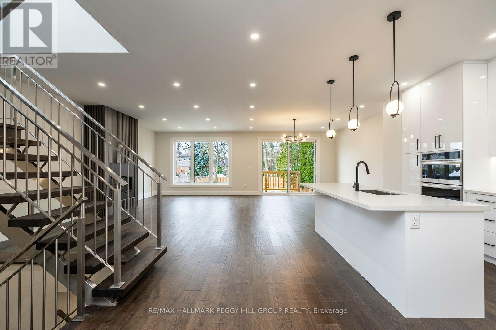 18 Bellman Avenue, Toronto (Alderwood), Ontario  M8W 4A3 - Photo 8 - W12609458