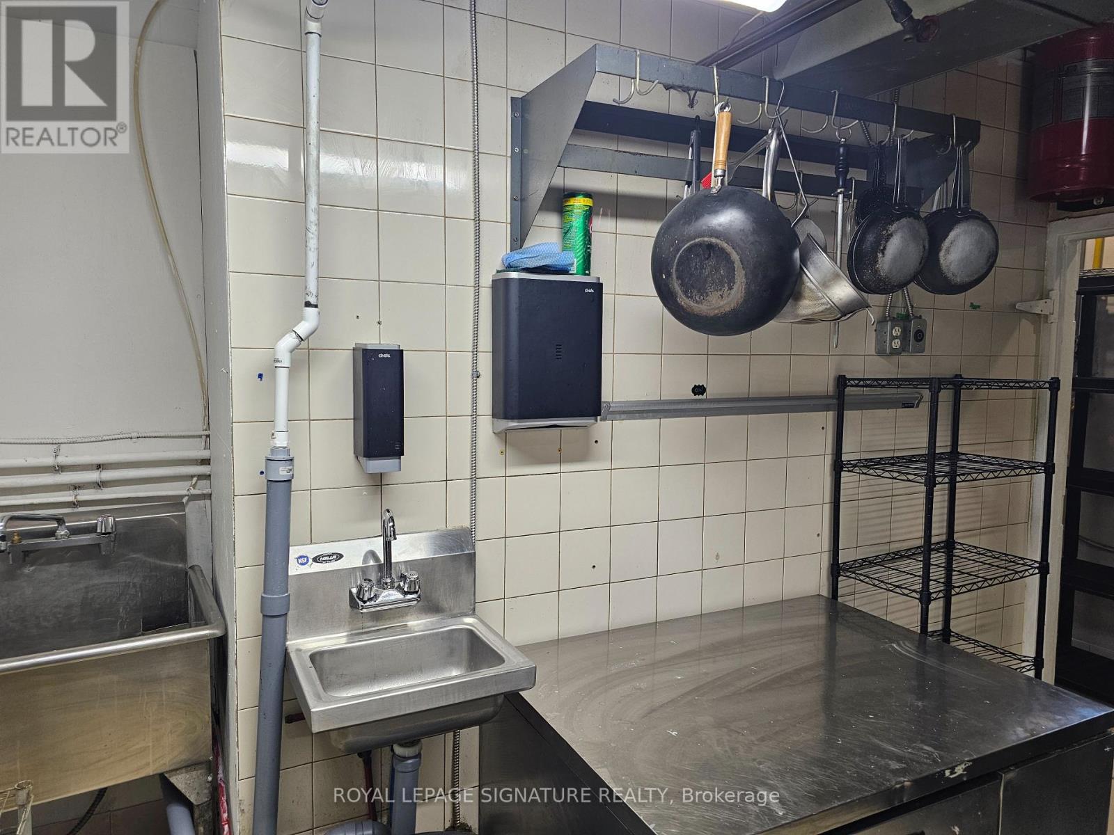 1174 Bloor Street W, Toronto, Ontario  M6H 1N1 - Photo 11 - W12609534