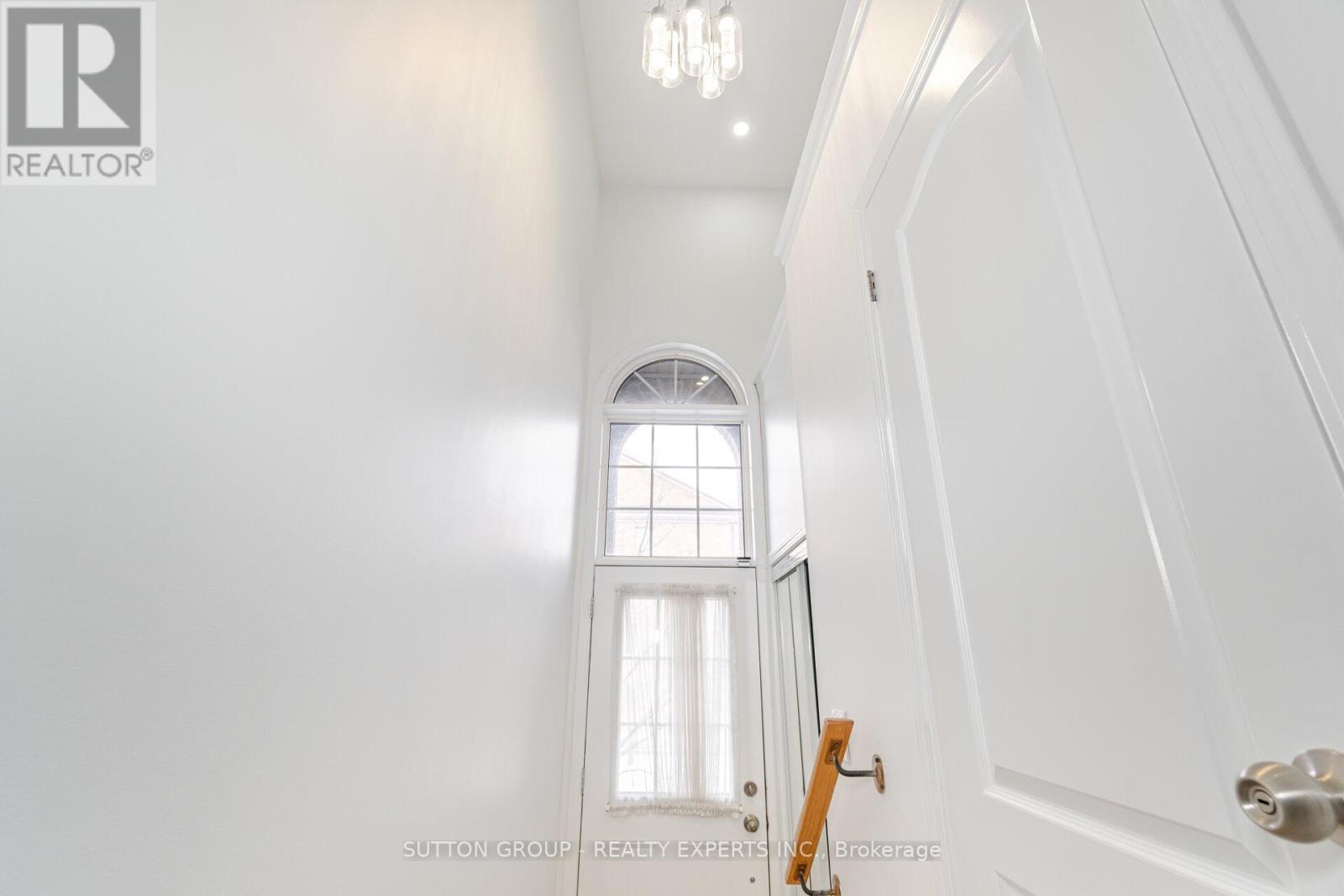 7186 Triumph Lane, Mississauga (Lisgar), Ontario  L5N 0C5 - Photo 5 - W12609536