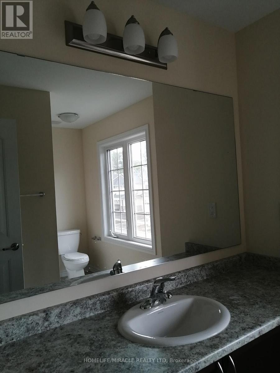 240 Beechwood Forest Lane, Gravenhurst, Ontario  P1P 1A7 - Photo 12 - X12609408