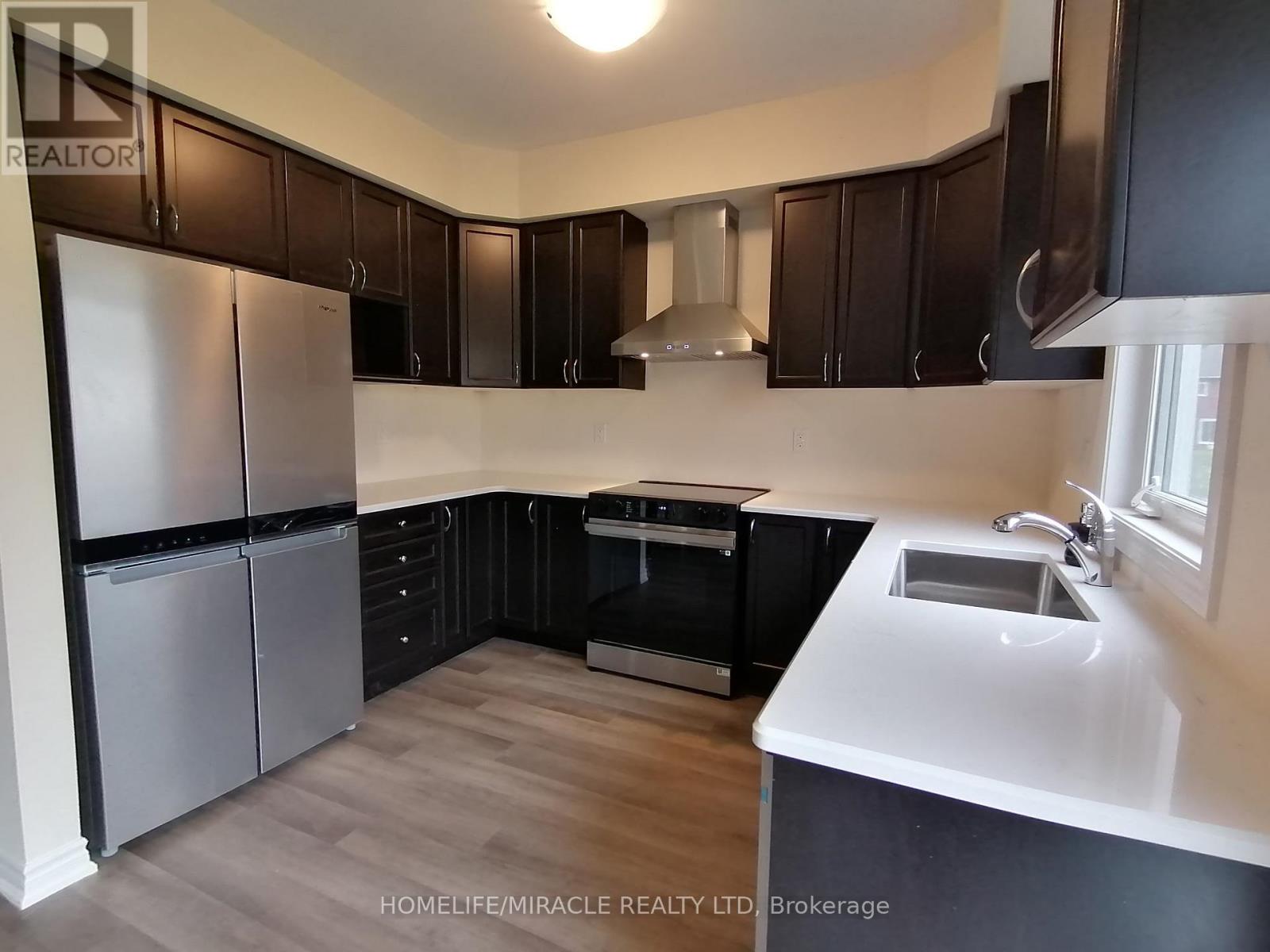 240 Beechwood Forest Lane, Gravenhurst, Ontario  P1P 1A7 - Photo 5 - X12609408