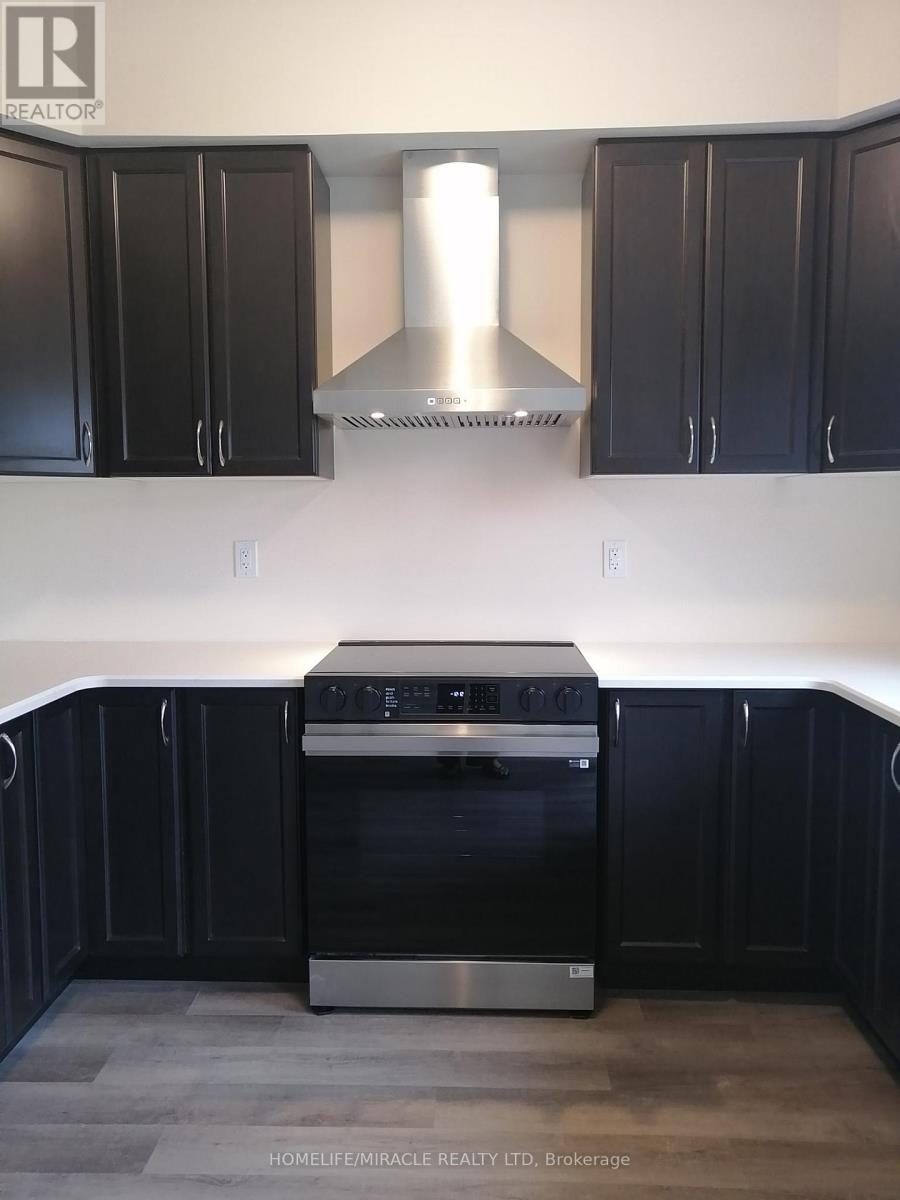 240 Beechwood Forest Lane, Gravenhurst, Ontario  P1P 1A7 - Photo 6 - X12609408