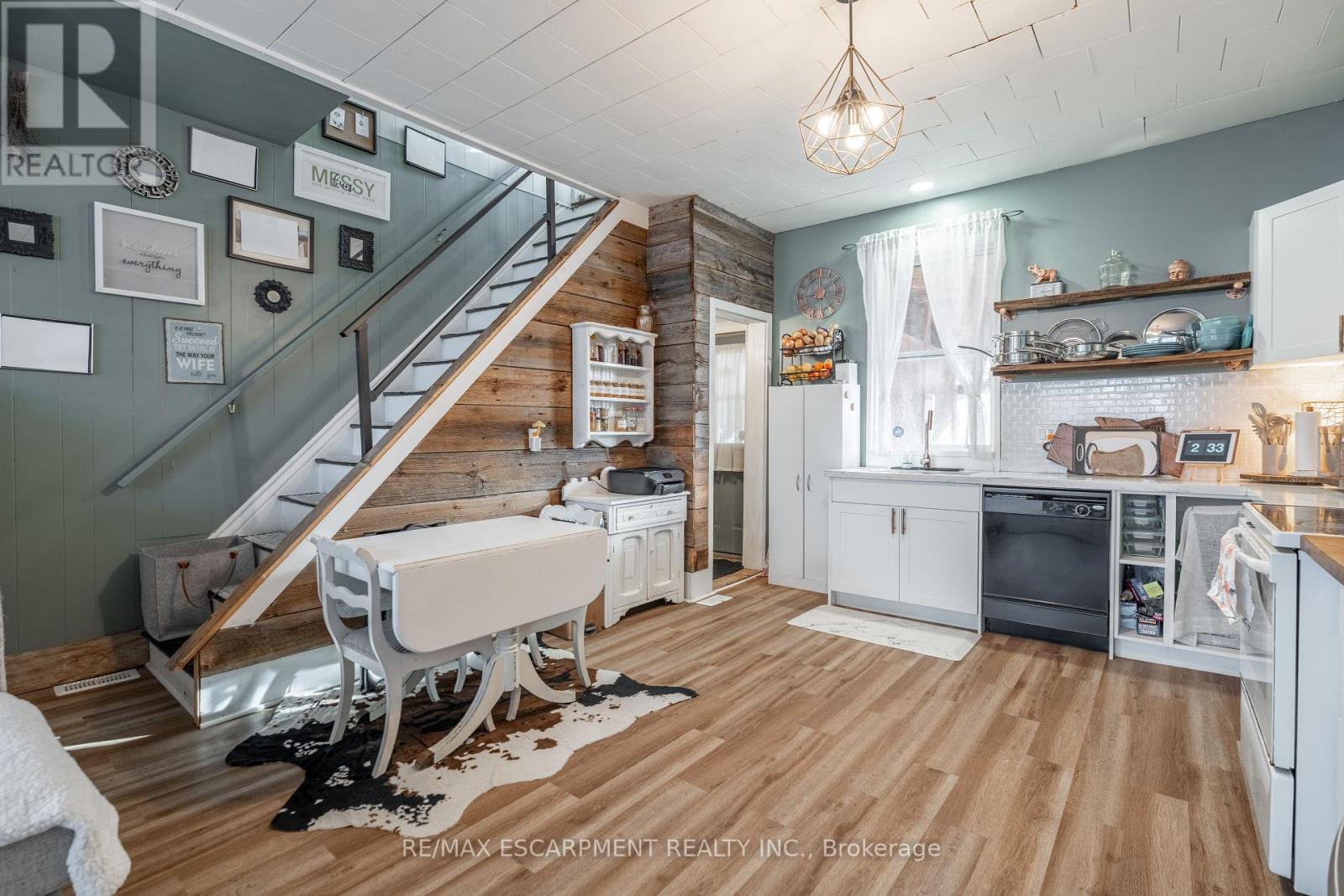 A&b - 18 King Street, Haldimand, Ontario  N0A 1E0 - Photo 3 - X12609572