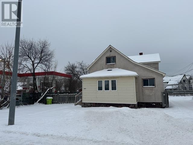 209 Wellington St W, Sault Ste. Marie, Ontario P6A 1H5 - Photo 1 - SM253427