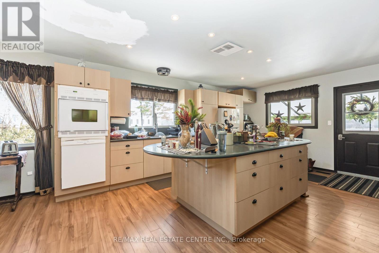 4314 Victoria Road S, Puslinch, Ontario  N0B 2J0 - Photo 7 - X12609364