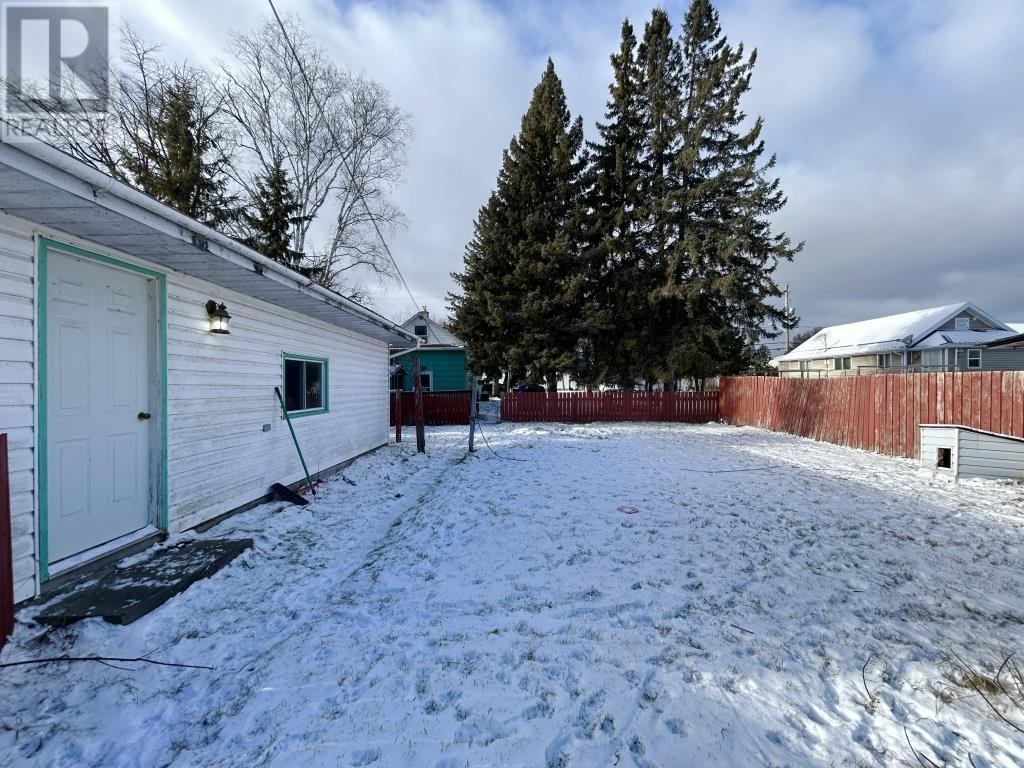 916-918 Victoria Avenue N, Fort Frances, Ontario  P9A 2E5 - Photo 4 - TB253576