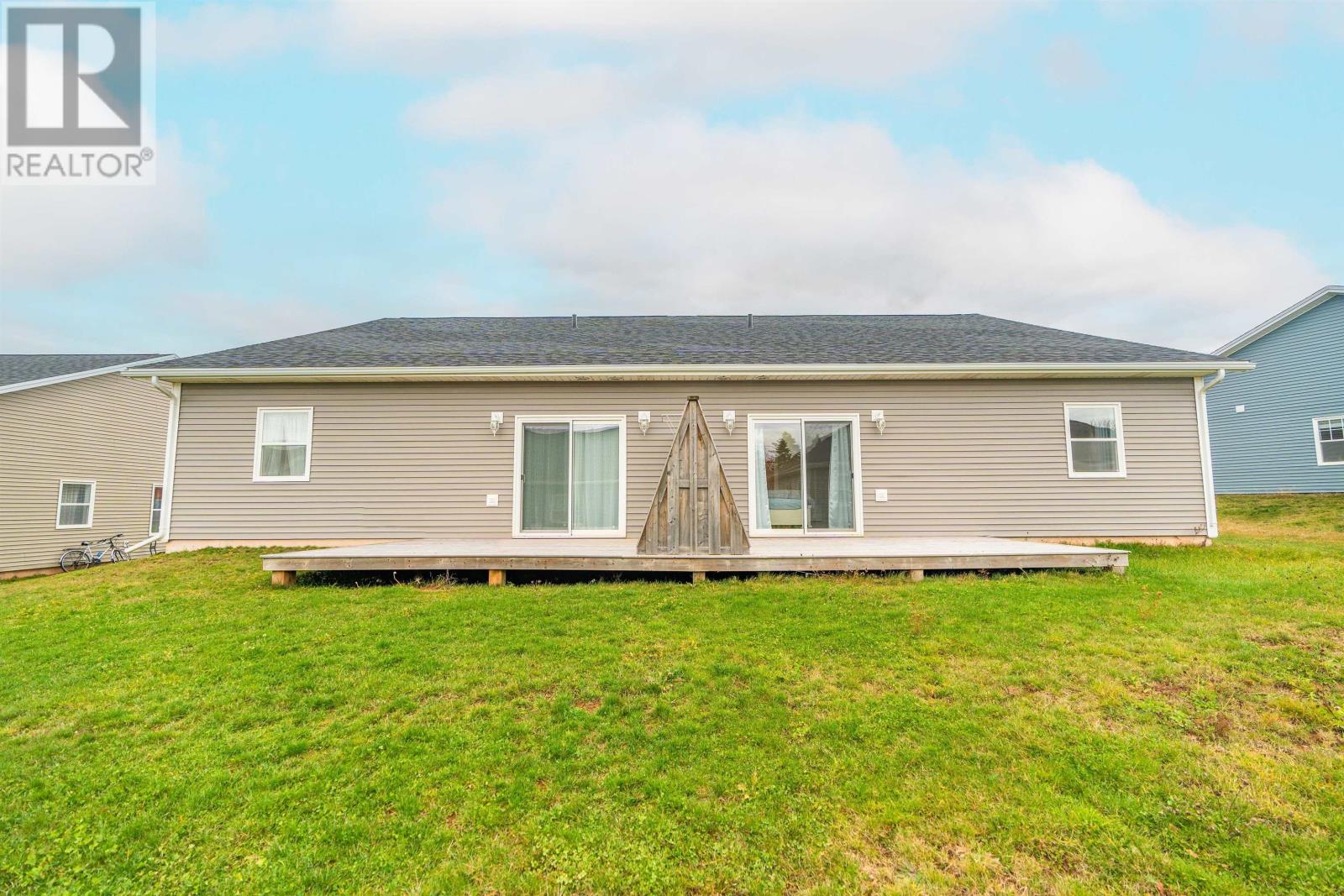 33 Aidan Street, Charlottetown, Prince Edward Island C1E 3P9 - Photo 4 - 202529162