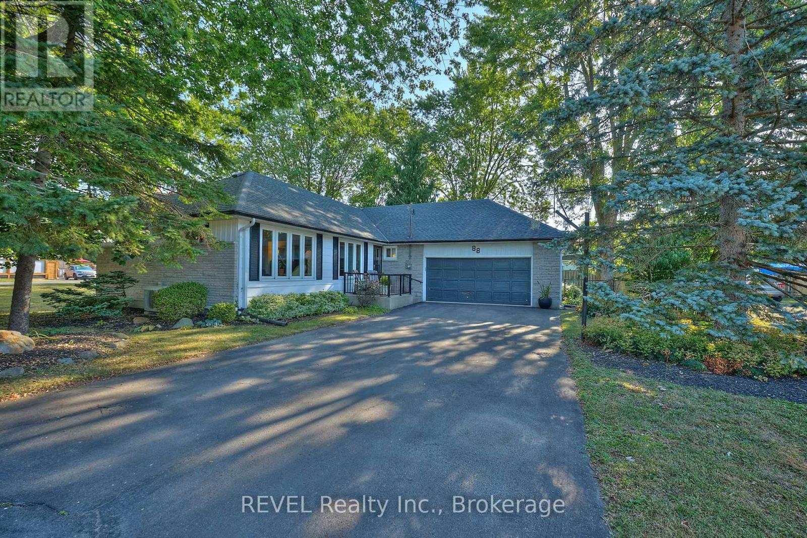 88 Haun Road, Fort Erie, Ontario  L0S 1B0 - Photo 2 - X12609628