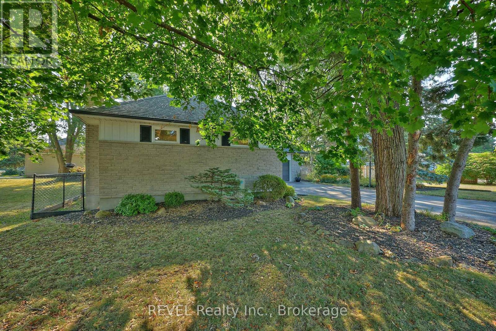 88 Haun Road, Fort Erie, Ontario  L0S 1B0 - Photo 4 - X12609628