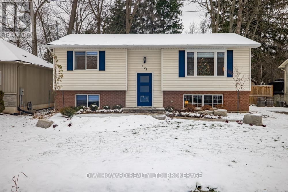 123 Burleigh Road N, Fort Erie, Ontario  L0S 1N0 - Photo 2 - X12609636