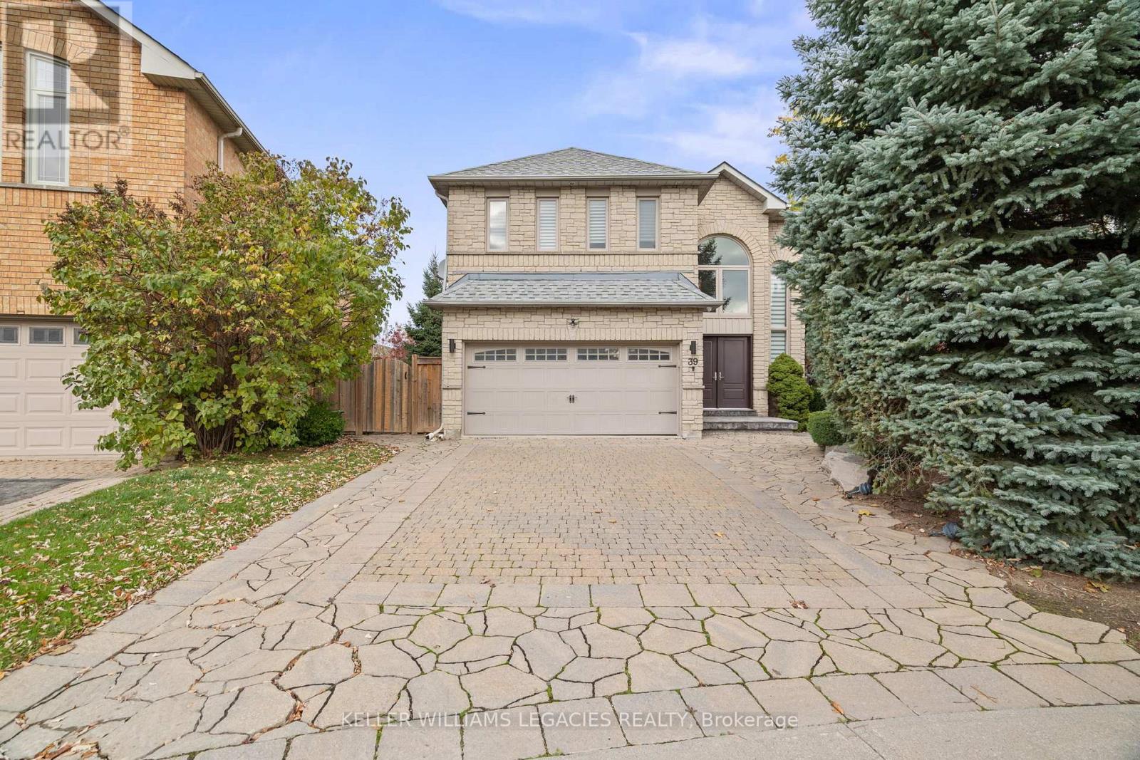 39 Michelle Drive, Vaughan, Ontario  L4L 9B8 - Photo 4 - N12513566