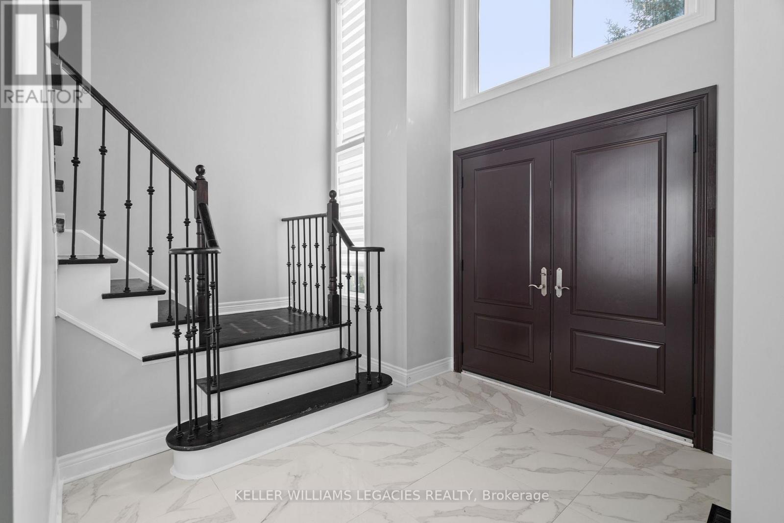 39 Michelle Drive, Vaughan, Ontario  L4L 9B8 - Photo 5 - N12513566