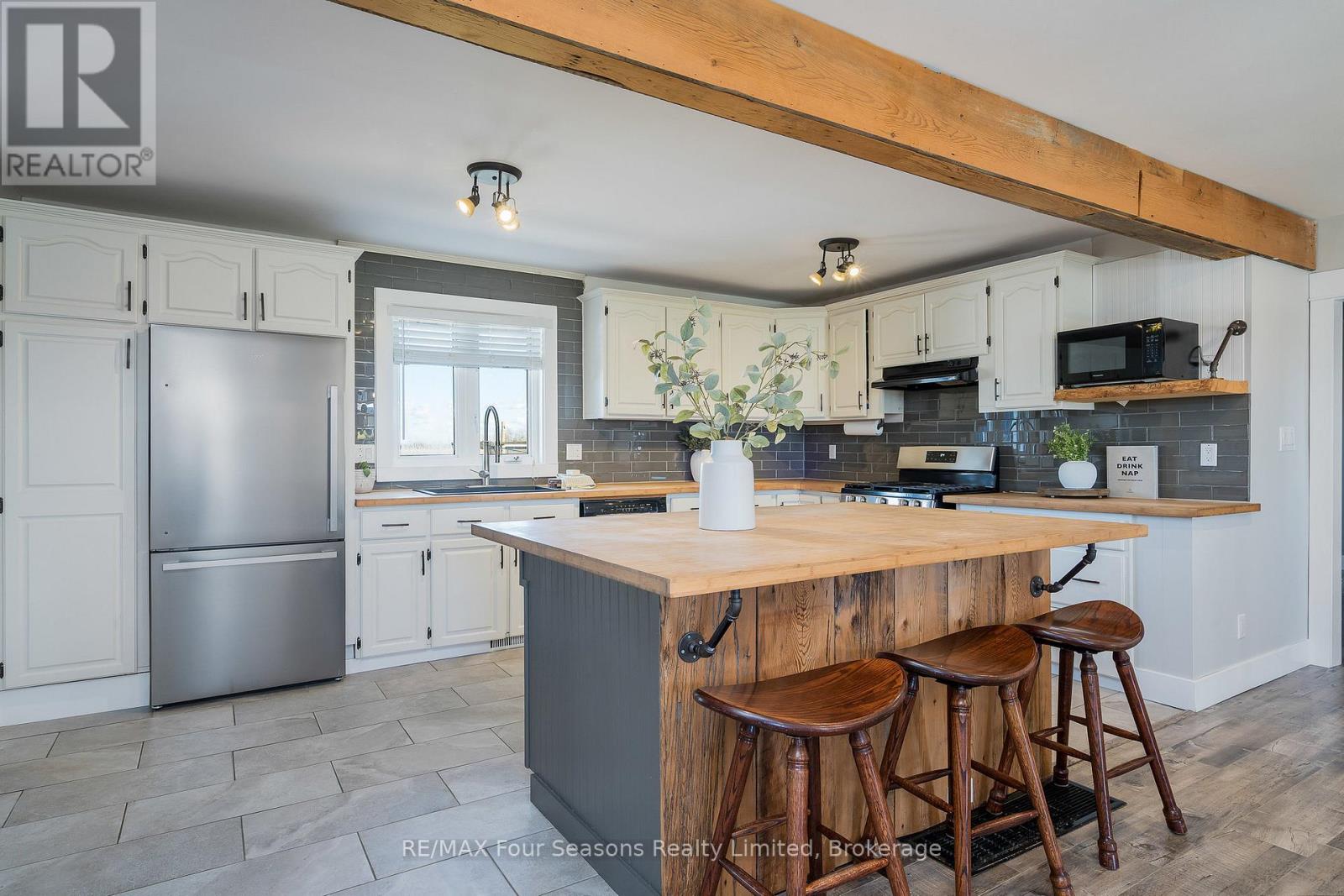 475 Lyons Court, Wasaga Beach, Ontario L9Z 1V1 - Photo 6 - S12609710