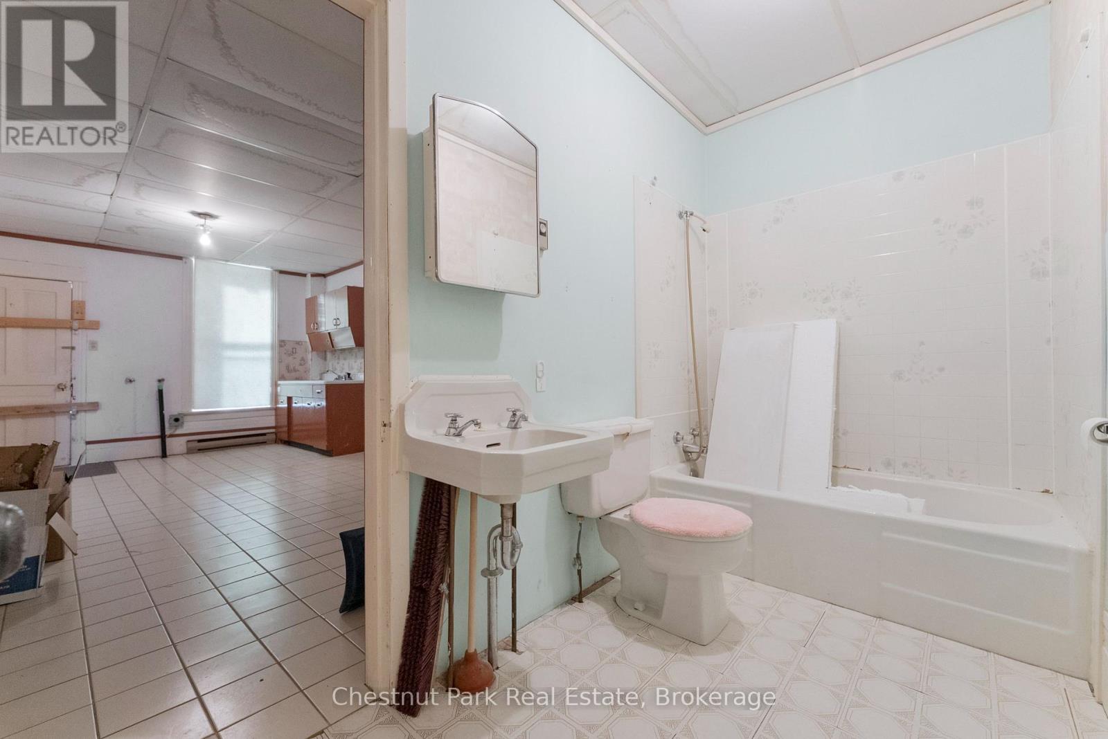 618 Berford Street, South Bruce Peninsula, Ontario  N0H 2T0 - Photo 33 - X12609680