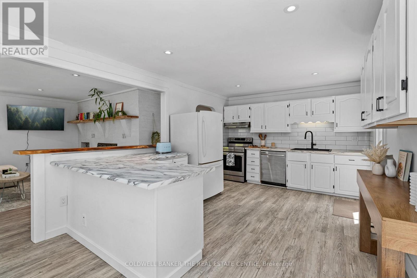 1100 Mortimers Point Road, Muskoka Lakes, Ontario  P0B 1J0 - Photo 5 - X12369288