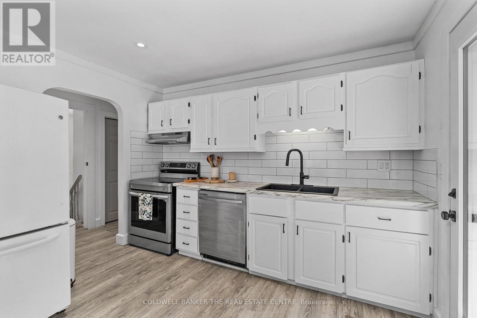 1100 Mortimers Point Road, Muskoka Lakes, Ontario  P0B 1J0 - Photo 6 - X12369288