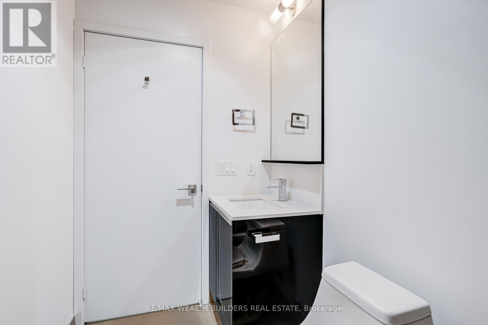 929 - 20 Minowan Miikan Lane, Toronto (Little Portugal), Ontario  M6J 1M3 - Photo 11 - C12609606
