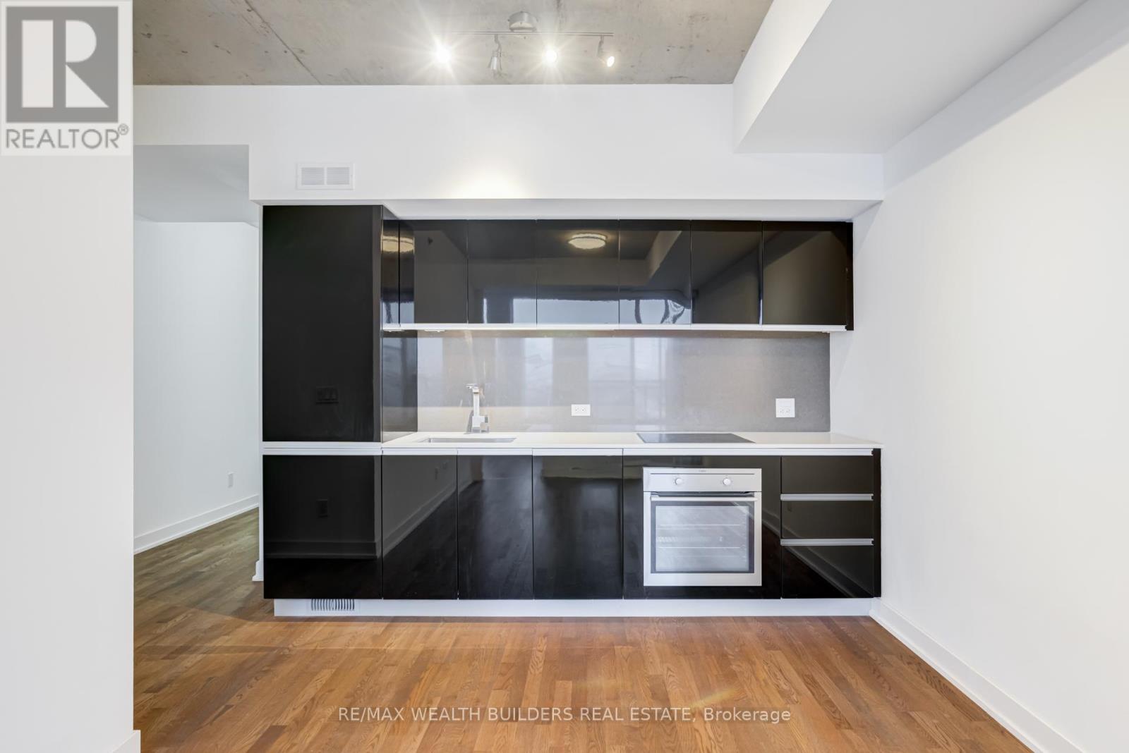 929 - 20 Minowan Miikan Lane, Toronto (Little Portugal), Ontario  M6J 1M3 - Photo 4 - C12609606