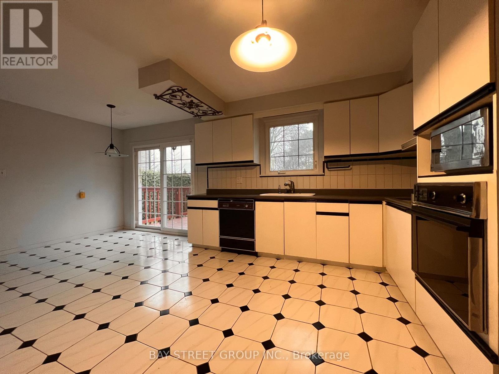 93 Lord Seaton Road, Toronto, Ontario  M2P 1K7 - Photo 5 - C12609620